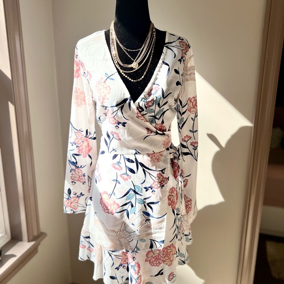 ASOS DESIGN multirow necklace mixed design chains and molten coin pendant - Picture 5 of 5